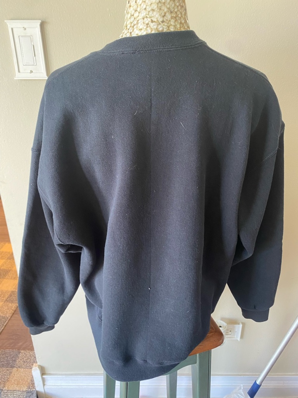 Vintage 90s Black Men’s Embroidered Cactus Christmas Crewneck Sweater - Picture 4 of 5